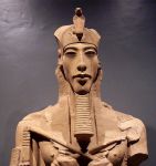 Hallaron la cabeza de una estatua del faraón Ajenatón
